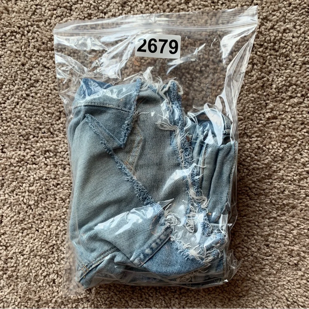 MOTHER Superior Jean Shorts Size 26 The Tomcat Kick Fray Light Wash Distressed - Picture 13 of 13